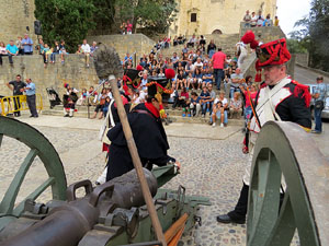 VIII Festa Reviu els Setges Napole&ograve;nics de Girona. Inici de la recreaci&oacute; a la pla&ccedil;a de Sant Dom&egrave;nec