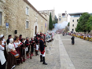 VIII Festa Reviu els Setges Napole&ograve;nics de Girona. Inici de la recreaci&oacute; a la pla&ccedil;a de Sant Dom&egrave;nec