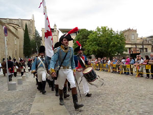 VIII Festa Reviu els Setges Napole&ograve;nics de Girona. Inici de la recreaci&oacute; a la pla&ccedil;a de Sant Dom&egrave;nec