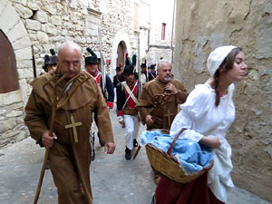VIII Festa Reviu els Setges Napole&ograve;nics de Girona. Inici de la recreaci&oacute; a la pla&ccedil;a de Sant Dom&egrave;nec