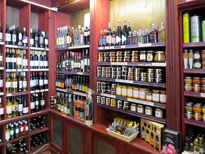 Interior d'una botiga de productes gastron&ograve;mics d'Albi