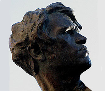 Detall de l'escultura de Miquel Blay al Jardí de la Infància