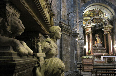 Mausoleu de la Companyia de Santa Bàrbara a la capella de Sant Narcís