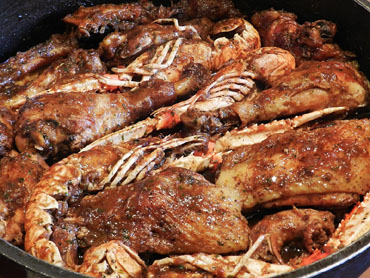 Pollastre amb escamarlans. Plat acabat