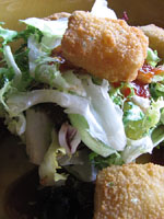 Amanida de formatge Brie amb confit de tomàquet