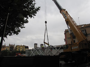 El Vol, espai gastron&ograve;mic. El muntatge sobre el riu Onyar