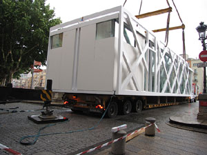 El Vol, espai gastron&ograve;mic. El muntatge sobre el riu Onyar