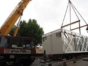 El Vol, espai gastron&ograve;mic. El muntatge sobre el riu Onyar