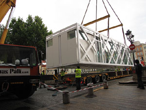 El Vol, espai gastron&ograve;mic. El muntatge sobre el riu Onyar