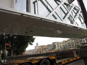 El Vol, espai gastron&ograve;mic. El muntatge sobre el riu Onyar