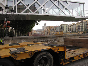 El Vol, espai gastron&ograve;mic. El muntatge sobre el riu Onyar