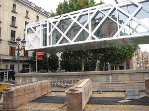 El Vol, espai gastron&ograve;mic. El muntatge sobre el riu Onyar