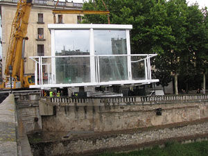 El Vol, espai gastron&ograve;mic. El muntatge sobre el riu Onyar