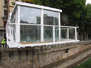 El Vol, espai gastron&ograve;mic. El muntatge sobre el riu Onyar