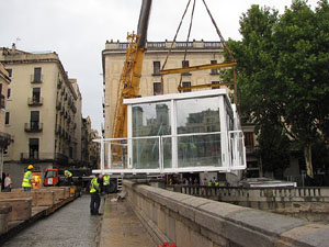 El Vol, espai gastron&ograve;mic. El muntatge sobre el riu Onyar