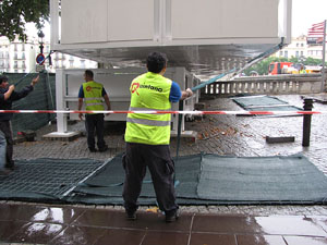 El Vol, espai gastron&ograve;mic. El muntatge sobre el riu Onyar