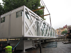 El Vol, espai gastron&ograve;mic. El muntatge sobre el riu Onyar