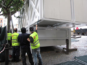 El Vol, espai gastron&ograve;mic. El muntatge sobre el riu Onyar