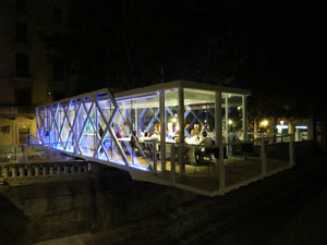 El Vol, espai gastron&ograve;mic. El muntatge sobre el riu Onyar