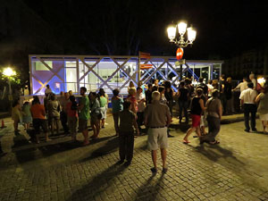 El Vol, espai gastron&ograve;mic. El muntatge sobre el riu Onyar