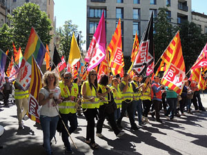 Manifestaci&oacute; de l'1 de maig pels carrers de Girona