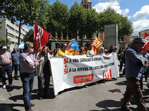 Manifestaci&oacute; de l'1 de maig pels carrers de Girona