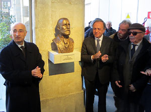 Inauguraci&oacute; d'un bust d'Agust&iacute; Riera i Pau, obra de Ci&oacute;  Abell&iacute; a la Diputaci&oacute; de Girona