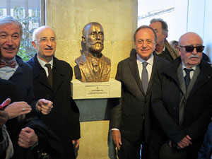 Inauguraci&oacute; d'un bust d'Agust&iacute; Riera i Pau, obra de Ci&oacute;  Abell&iacute; a la Diputaci&oacute; de Girona