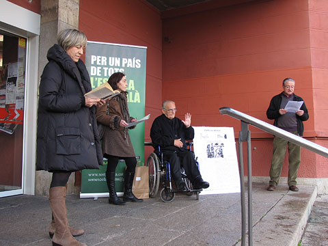 Pep Radresa, secretari de la Fundació Fita, llegint el text 