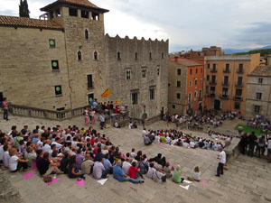 Assaig punter de la Via Lliure a la Diagonal de Barcelona, a les escales de la Catedral