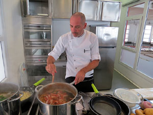Mercat del Lle&oacute;. Sessi&oacute; de cuina a l'Aula Gastron&ograve;mica a c&agrave;rrec del xef Nir Zook
