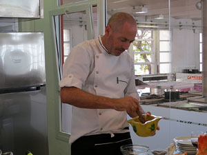 Mercat del Lle&oacute;. Sessi&oacute; de cuina a l'Aula Gastron&ograve;mica a c&agrave;rrec del xef Nir Zook