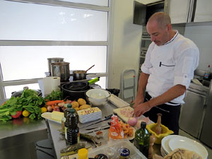 Mercat del Lle&oacute;. Sessi&oacute; de cuina a l'Aula Gastron&ograve;mica a c&agrave;rrec del xef Nir Zook