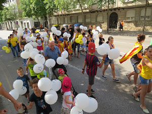 Jornades Catalunya, llibertat i dignitat. Macroestelada pels carrers de Girona