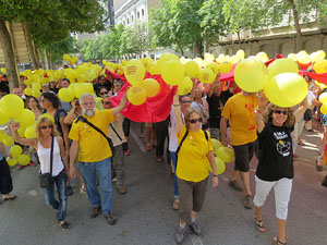 Jornades Catalunya, llibertat i dignitat. Macroestelada pels carrers de Girona