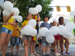 Jornades Catalunya, llibertat i dignitat. Macroestelada pels carrers de Girona