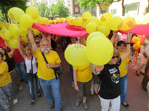 Jornades Catalunya, llibertat i dignitat. Macroestelada pels carrers de Girona