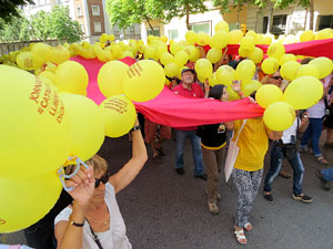 Jornades Catalunya, llibertat i dignitat. Macroestelada pels carrers de Girona