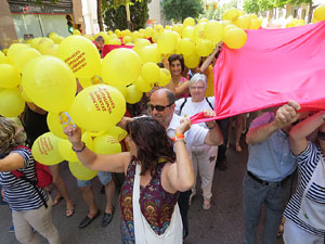 Jornades Catalunya, llibertat i dignitat. Macroestelada pels carrers de Girona