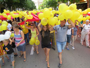 Jornades Catalunya, llibertat i dignitat. Macroestelada pels carrers de Girona