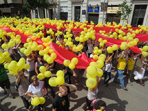 Jornades Catalunya, llibertat i dignitat. Macroestelada pels carrers de Girona
