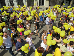 Jornades Catalunya, llibertat i dignitat. Macroestelada pels carrers de Girona