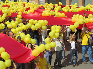 Jornades Catalunya, llibertat i dignitat. Macroestelada pels carrers de Girona