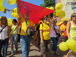 Jornades Catalunya, llibertat i dignitat. Macroestelada pels carrers de Girona