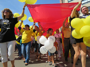 Jornades Catalunya, llibertat i dignitat. Macroestelada pels carrers de Girona