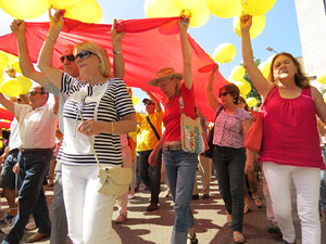 Jornades Catalunya, llibertat i dignitat. Macroestelada pels carrers de Girona