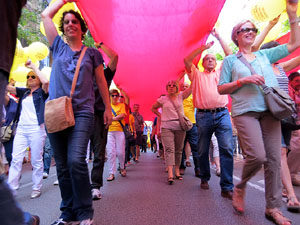 Jornades Catalunya, llibertat i dignitat. Macroestelada pels carrers de Girona