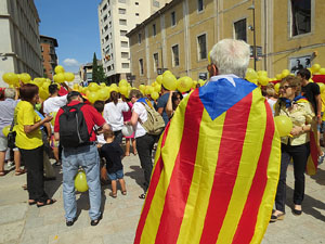 Jornades Catalunya, llibertat i dignitat. Macroestelada pels carrers de Girona