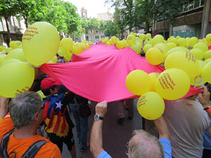 Jornades Catalunya, llibertat i dignitat. Macroestelada pels carrers de Girona