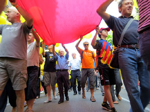 Jornades Catalunya, llibertat i dignitat. Macroestelada pels carrers de Girona